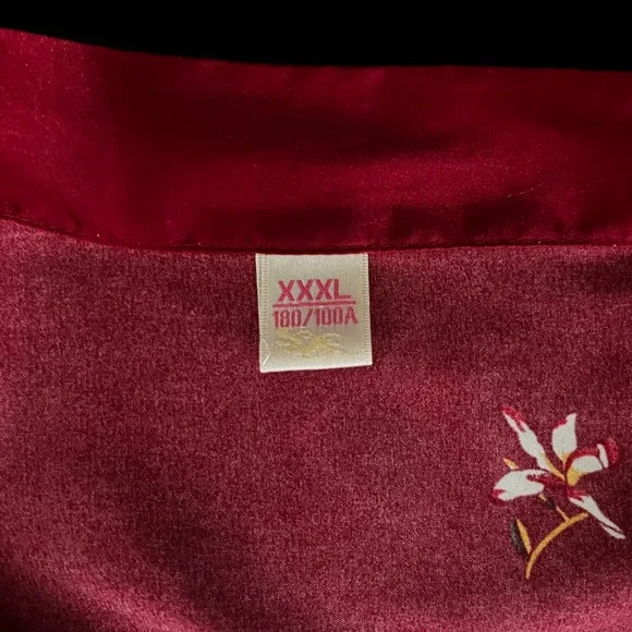 Elegant Red Kimono with Crane Design - Picture 9 of 11